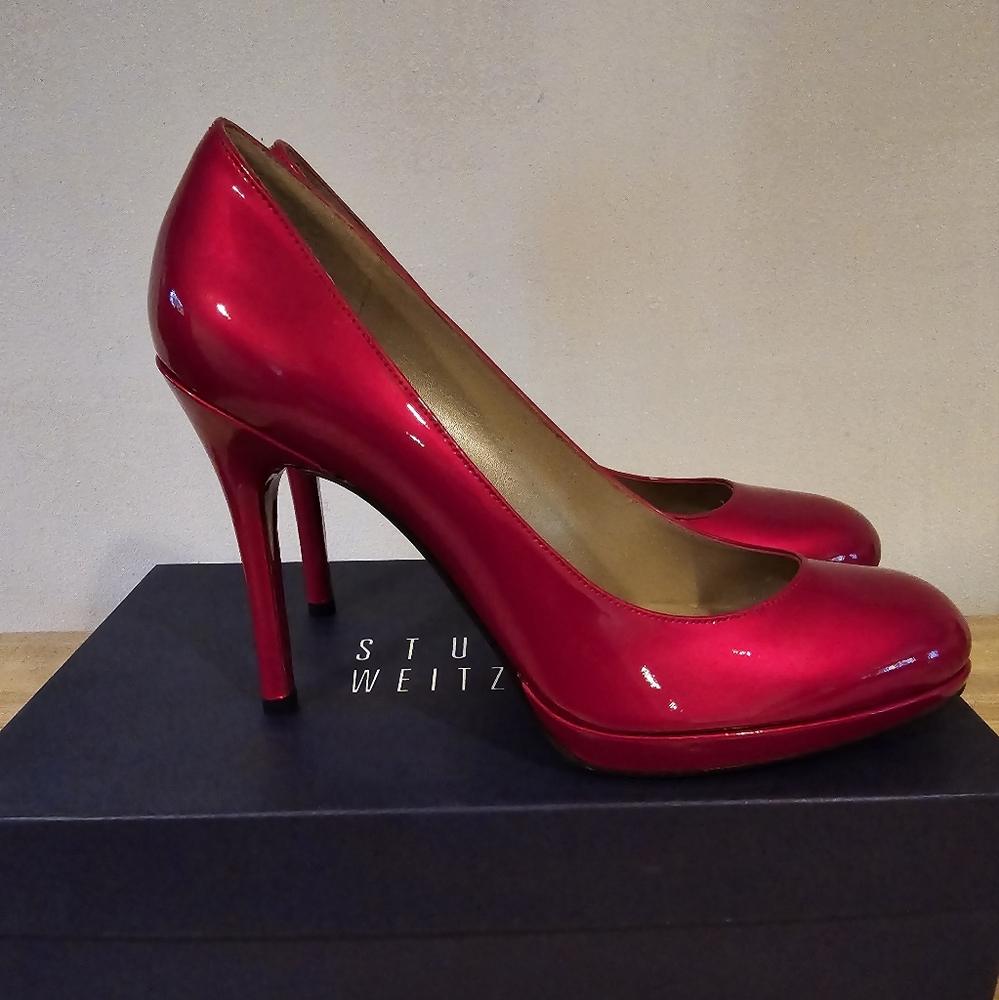 Stuart Weitzman Platoon Red Quasar Pumps; 8.5 M.